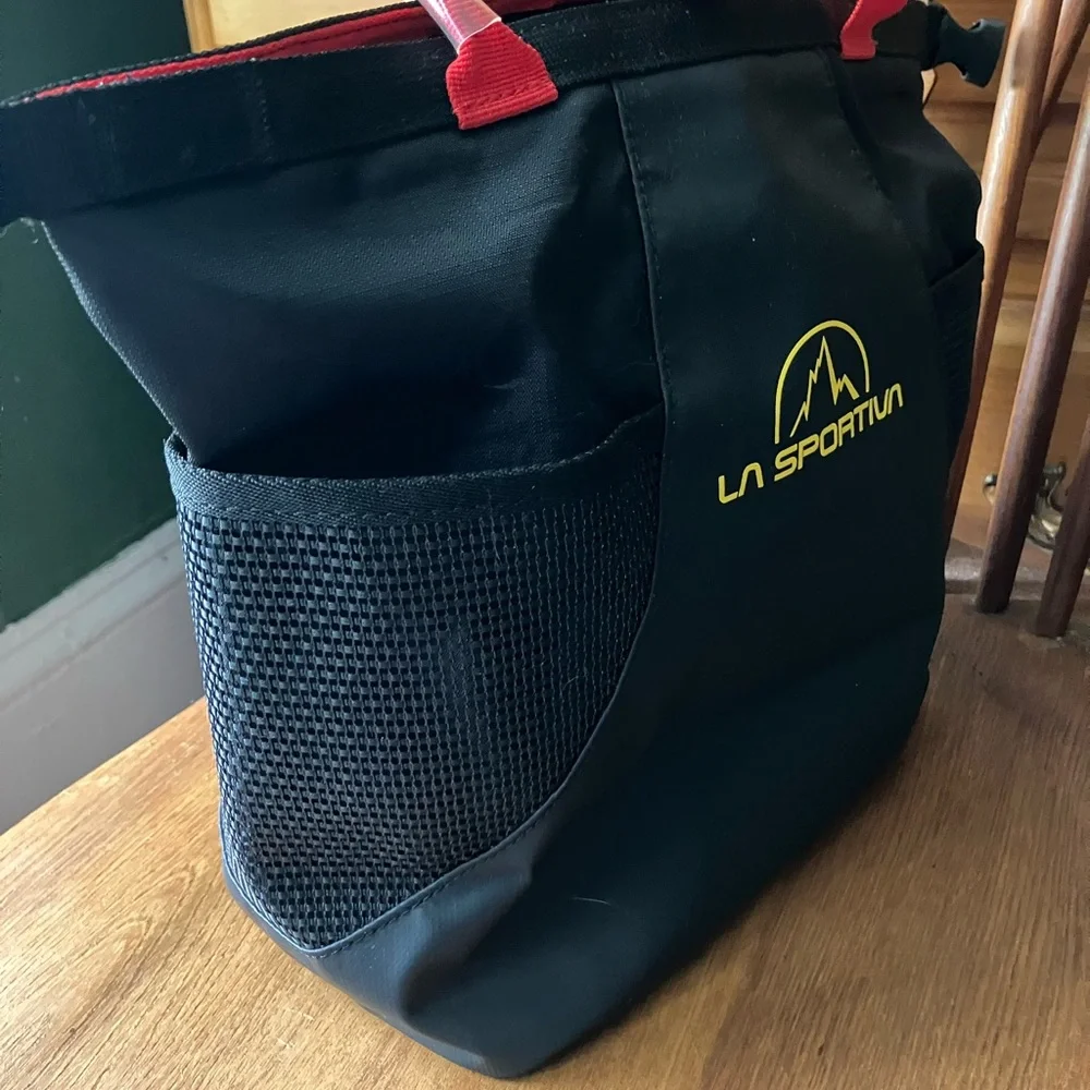 La Sportiva Black and Red Chalk Bag, brand new - Picture 4 of 7